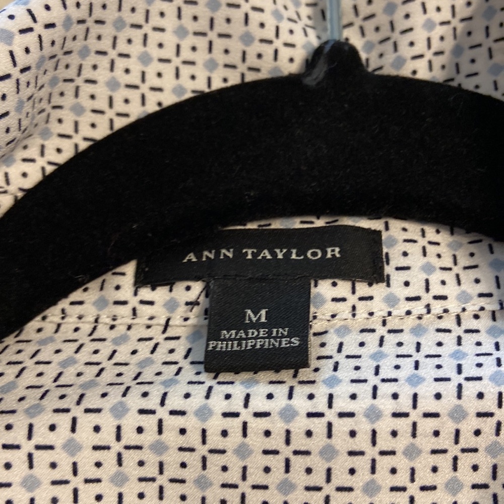 Ann Taylor Blouse size M excellent condition length 27” bust 36” - Picture 10 of 12